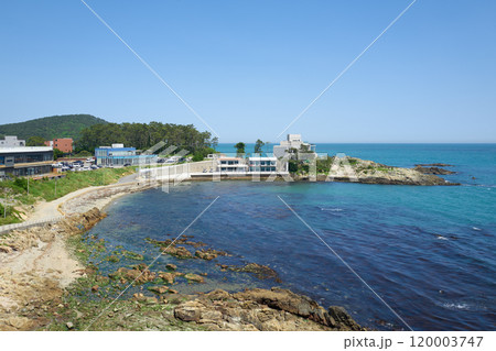 Serene coastal town by turquoise sea 120003747