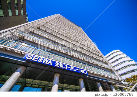 日本の横浜都市景観 新横浜駅・「新横浜ヴィスタウォーク」前の新横浜スクエアビルなどを望む＝7日 120003769