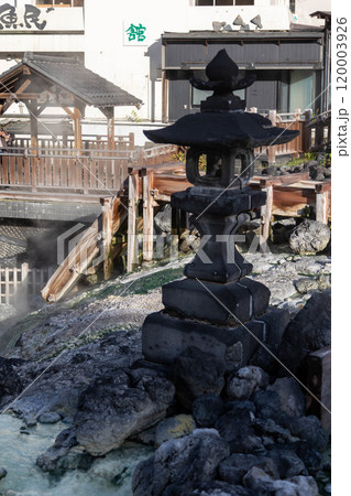 草津温泉の湯畑 石灯篭 草津温泉の湯畑 石灯篭 120003926