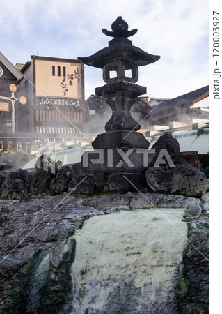 草津温泉の湯畑　石灯篭 120003927