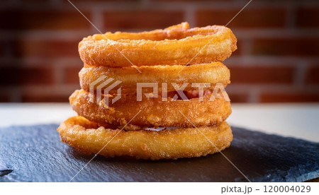 Golden brown crispy fried onions are a popular appetizer in many restaurants. Golden brown crispy fried onions are a popular appetizer in many restaurants. 120004029