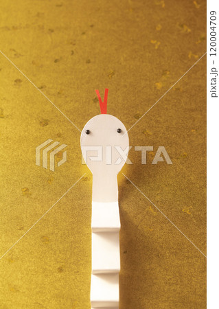 年賀2025・巳年 ペーパークラフトの白へび 年賀2025・巳年 ペーパークラフトの白へび 120004709