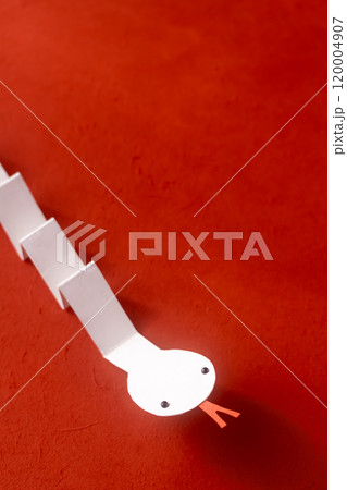 年賀2025・巳年 ペーパークラフトの白へび 年賀2025・巳年 ペーパークラフトの白へび 120004907