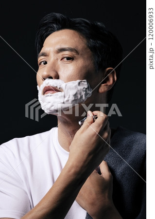 A middleaged man about to start shaving 120006933