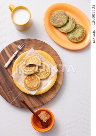 Hotteok, milk and honey plated on a wooden tray Hotteok, milk and honey plated on a wooden tray 120009533