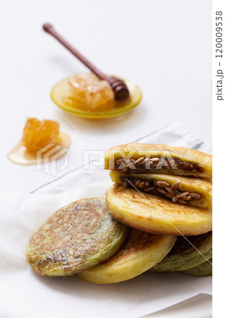 Delicious winter snack hotteok and milk Delicious winter snack hotteok and milk 120009538