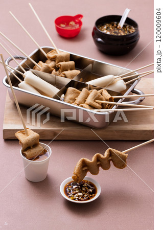 Various oden and soy sauce in a fish cake machine 120009604
