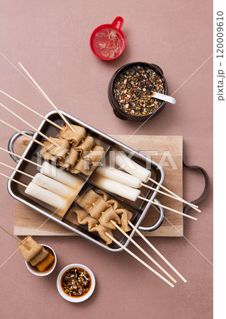 Various oden and soy sauce in a fish cake machine Various oden and soy sauce in a fish cake machine 120009610