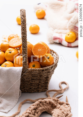 A basket full of fresh tangerines 120009674