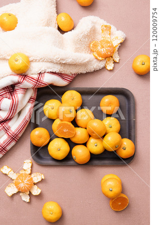 Tangerines on a blanket and tray 120009754