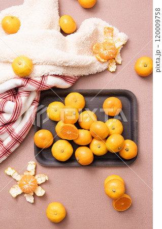 Tangerines on a blanket and tray Tangerines on a blanket and tray 120009758