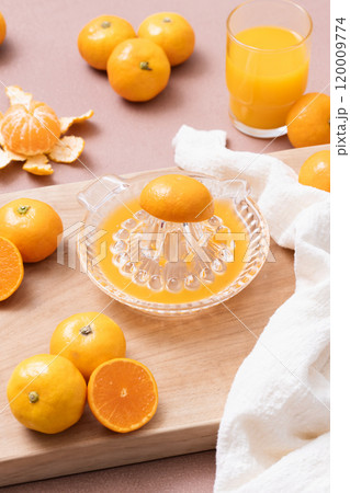 Making a drink with tangerines Making a drink with tangerines 120009774