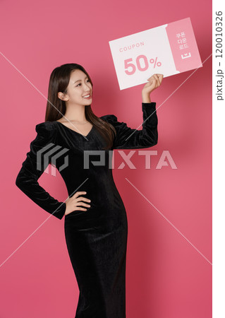 A woman in her 20s posing with a 50 percent discount coupon 120010326