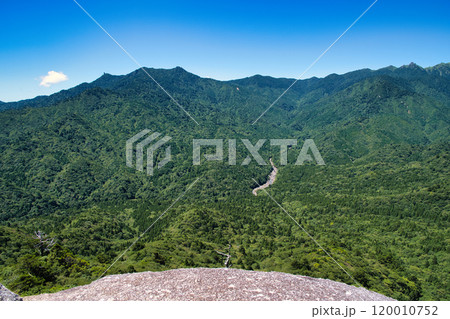 屋久島の太鼓岩から見た景色 屋久島の太鼓岩から見た景色 120010752