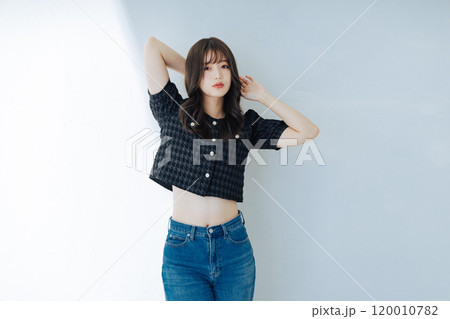 韓国ファッションの女性 120010782