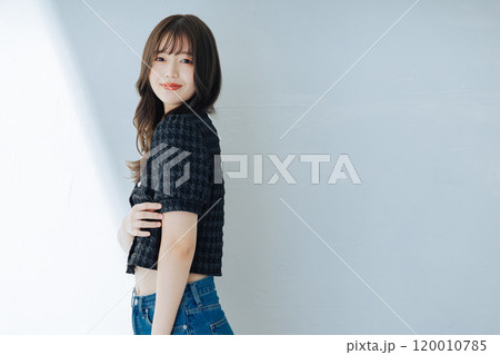 韓国ファッションの女性 120010785
