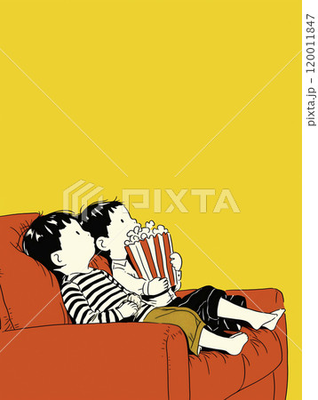 ソファにもたれかかってポップコーンを食べる男の子達 ソファにもたれかかってポップコーンを食べる男の子達 120011847