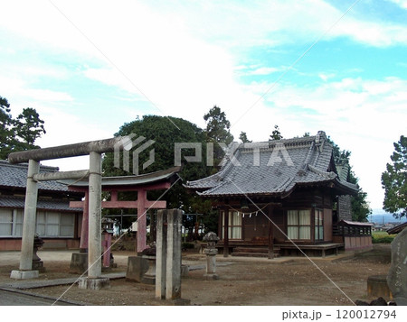 太田市堀口町の賀茂神社(2024.10.28) 毎年 暮れ11月の夜に伝統の獅子舞が奉納されます 太田市堀口町の賀茂神社(2024.10.28) 毎年 暮れ11月の夜に伝統の獅子舞が奉納されます 120012794