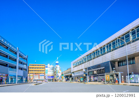 日本の横浜都市景観 横浜市営地下鉄 新羽駅などを望む。澄み渡る青空が広がる…＝7日 120012991