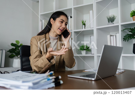 Business woman talking on mobile with client, business partner for business meeting 120013407