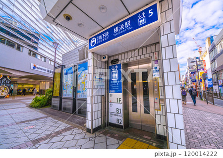 日本の横浜都市景観 11月。相鉄横浜駅や横浜市営地下鉄ブルーライン横浜駅出入口などを望む＝7日 120014222
