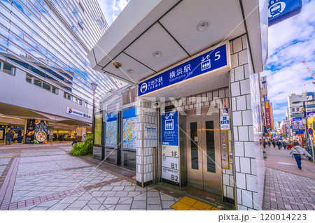 日本の横浜都市景観 11月。相鉄横浜駅や横浜市営地下鉄ブルーライン横浜駅出入口などを望む＝7日 120014223