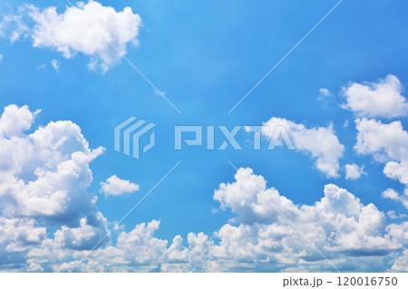 夏の青空と雲 120016750