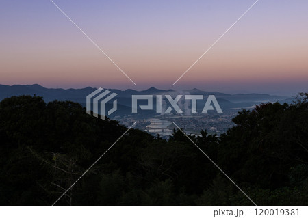 早朝の鹿児島県薩摩川内市の風景 寺山いこいの広場からの風景 早朝の鹿児島県薩摩川内市の風景 寺山いこいの広場からの風景 120019381