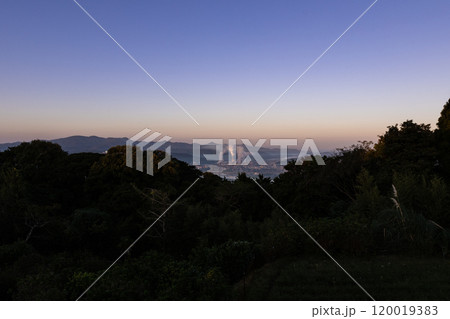 早朝の鹿児島県薩摩川内市の風景　寺山いこいの広場からの風景 120019383