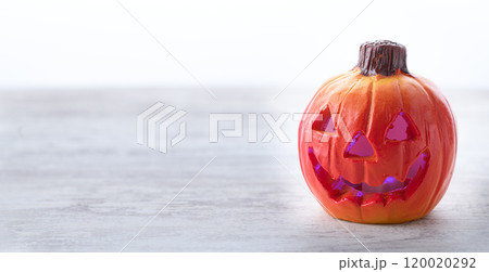 ハロウィンのかぼちゃお化け  120020292