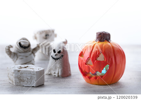ハロウィンのかぼちゃとお化け ハロウィンのかぼちゃとお化け 120020339