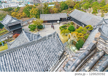 高知城 天守より本丸と城内を望む 高知城 天守より本丸と城内を望む 120020392