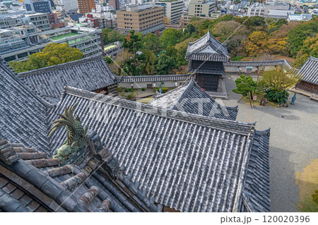 高知城 天守より本丸と城内を望む 120020396