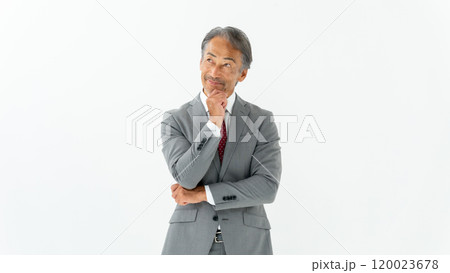 ビジネス　シニア男性　企む 120023678