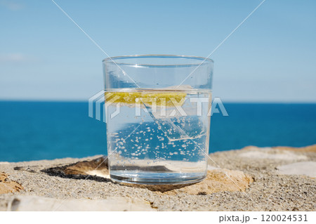 glass with sparkling water or tonic water glass with sparkling water or tonic water 120024531