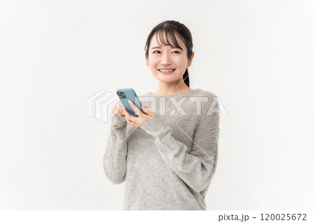 女性　カジュアル　スマホ 120025672