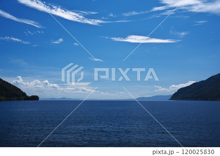 夏の青い空の琵琶湖　湖北からの眺め 120025830