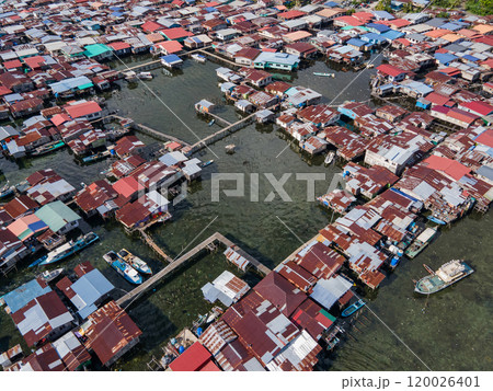 Aerial view of traditional fisherman village at Semporna, Malaysia 120026401