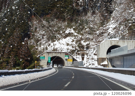 長良川・小瀬子トンネル・東海北陸自動車道【岐阜県郡上市】 長良川・小瀬子トンネル・東海北陸自動車道【岐阜県郡上市】 120026896