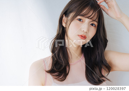 若い女性のビューティーイメージ 120028397