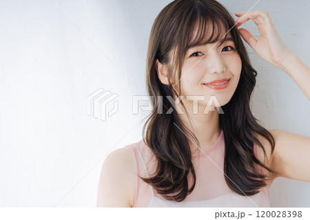 若い女性のビューティーイメージ 120028398