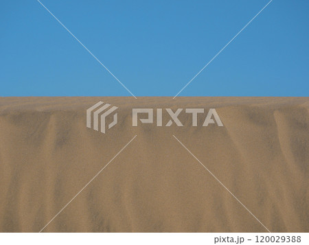 Sand textured pattern with copy space close up in Maspalomas, Gran Canaria. Abstract background wallpaper. Sand waves in a desert dune against the sky Sand textured pattern with copy space close up in Maspalomas, Gran Canaria. Abstract background wallpaper. Sand waves in a desert dune against the sky 120029388