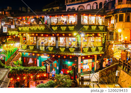 台湾　夜の九份 120029433