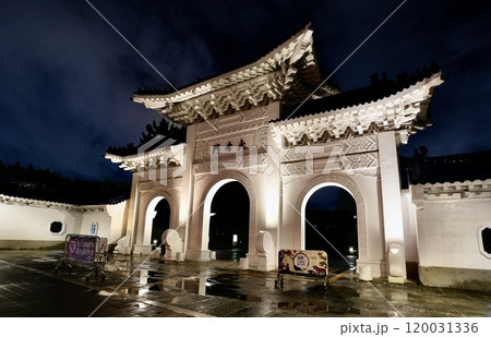 中正紀念堂・大孝門(台湾・台北市中正区) 中正紀念堂・大孝門(台湾・台北市中正区) 120031336