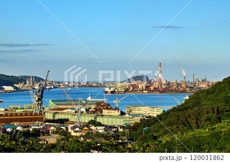 北海道室蘭市の工場風景 120031862