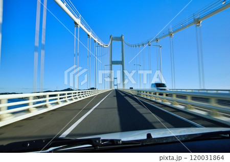 車内からの白鳥大橋の風景 車内からの白鳥大橋の風景 120031864