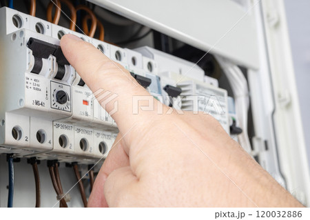 Hand Operating Electrical Circuit Breaker Switch Hand Operating Electrical Circuit Breaker Switch 120032886