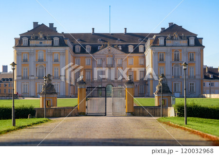 Baroque Palace on a Sunny Day 120032968