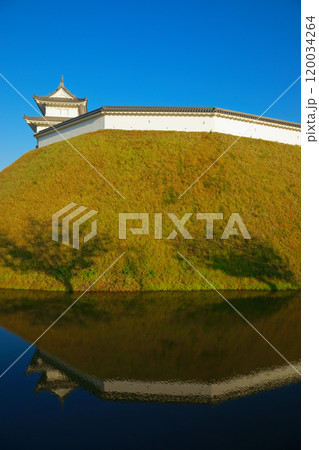 清明台櫓と青空 水面に映える景観 宇都宮城址公園 清明台櫓と青空 水面に映える景観 宇都宮城址公園 120034264