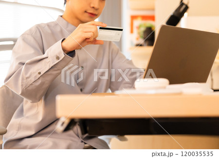 男性ポートレート 屋内撮影 男性ポートレート 屋内撮影 120035535